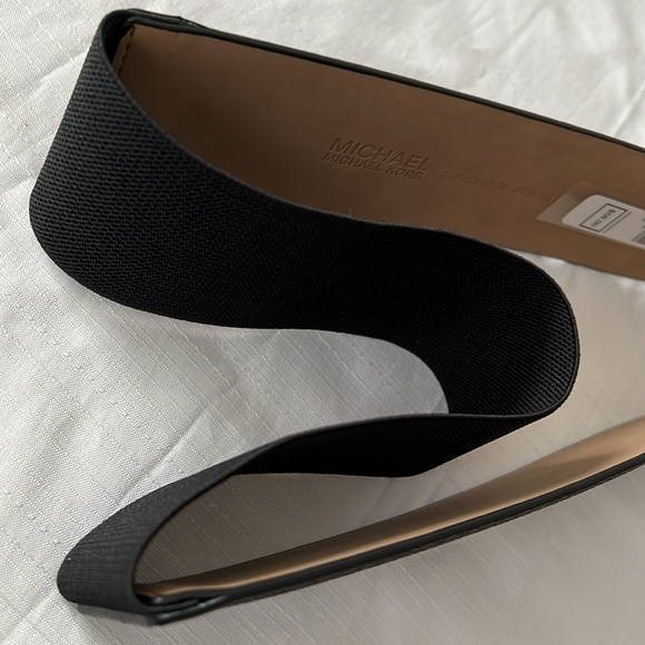 Michael Kors Ladies Belt with Middle elastic and Silver Hardware - Picture 4 of 4